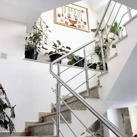 Charming House In + Terrace בית נופש *