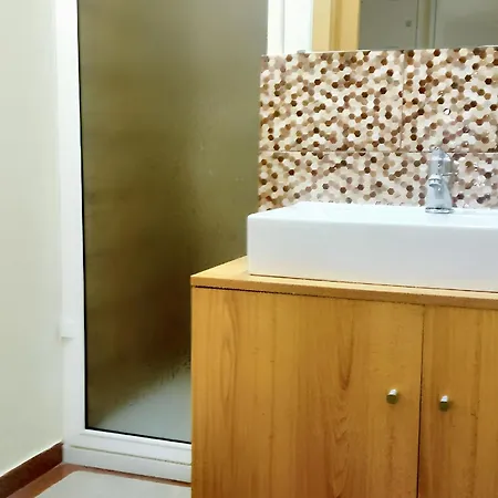Charming House In + Terrace בית נופש
