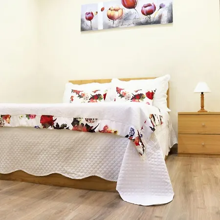 בית נופש Charming House In + Terrace